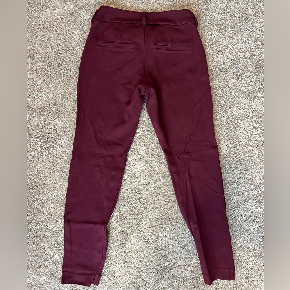 Old Navy. Size 0. Pixie mid rise stretchy build in sculpt maroon pants.